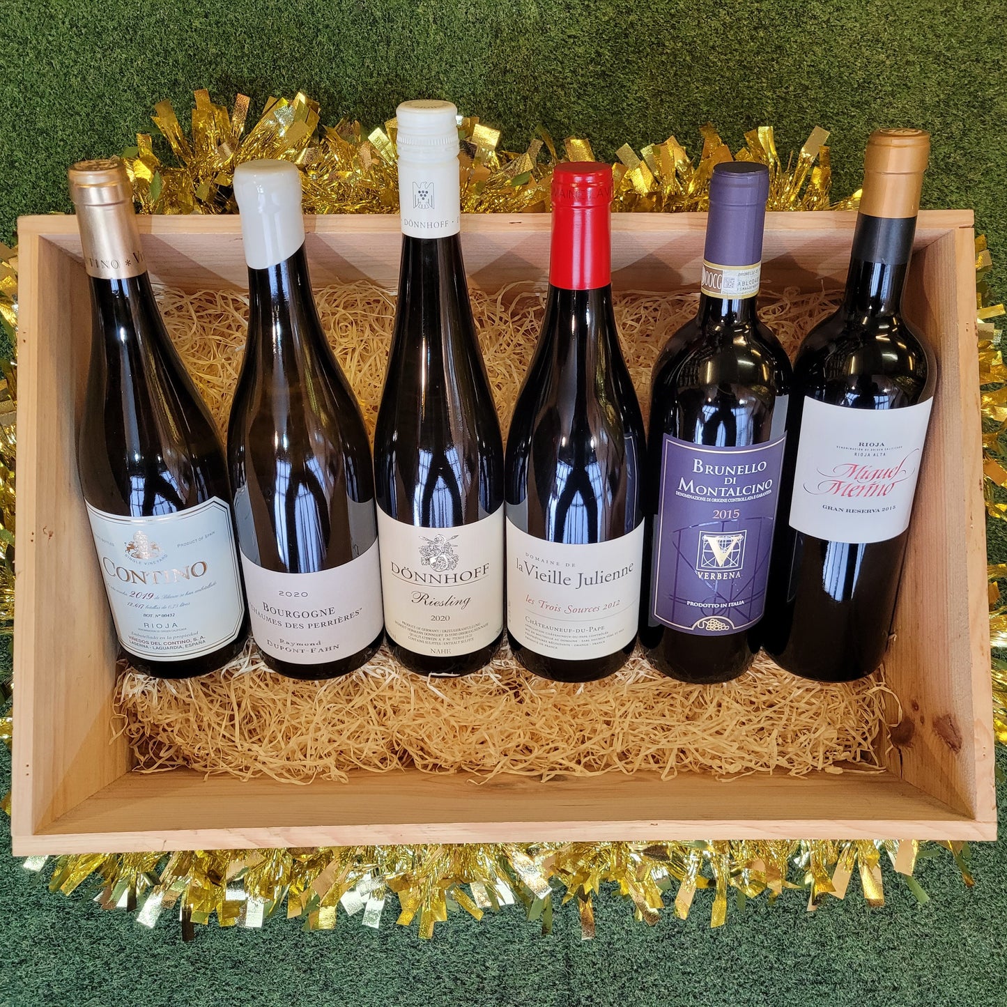 Simon's Deluxe Christmas Box 2022